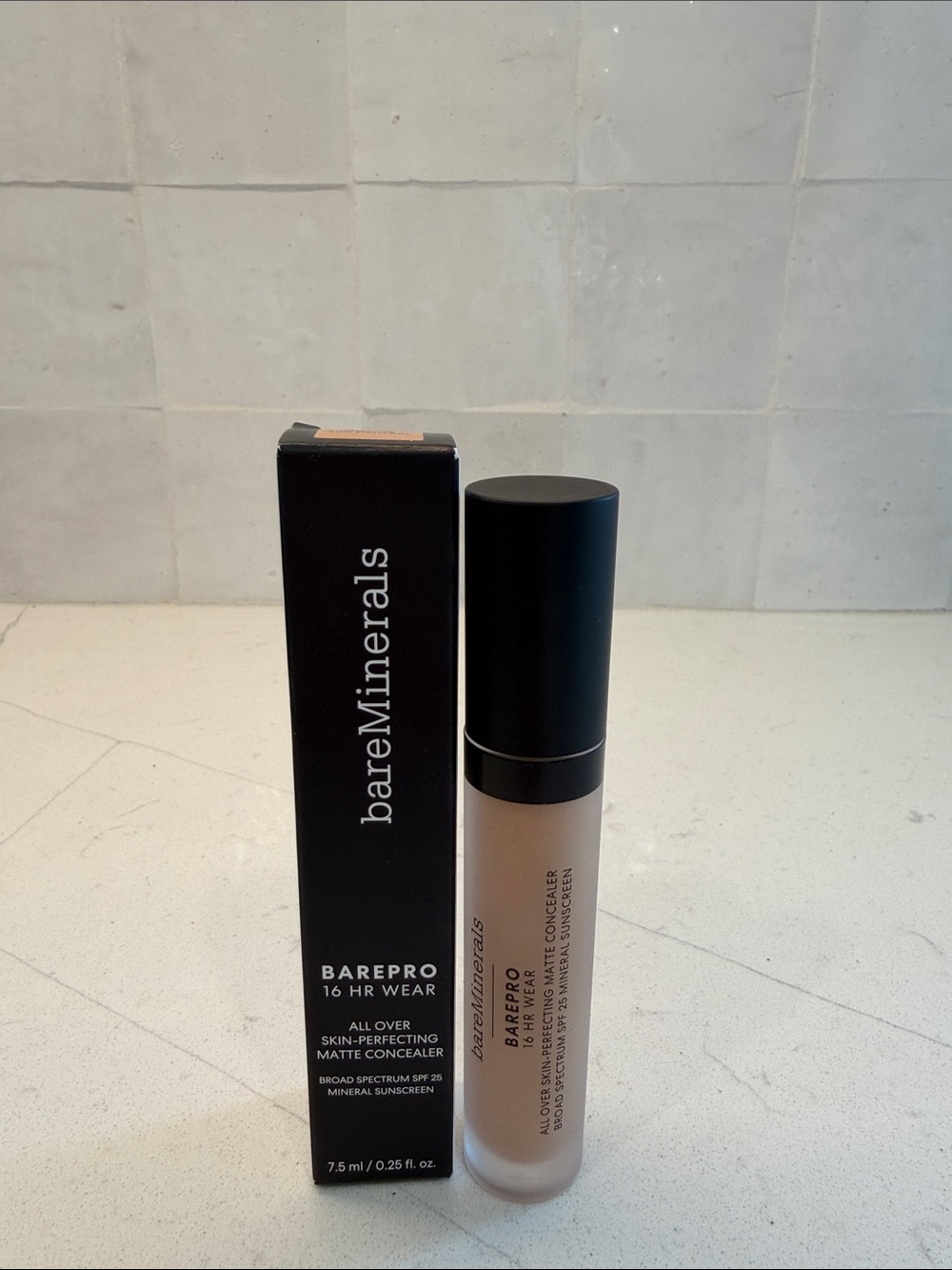 bareMinerals BarePro Matte Concealer - Medium 300 Neutral